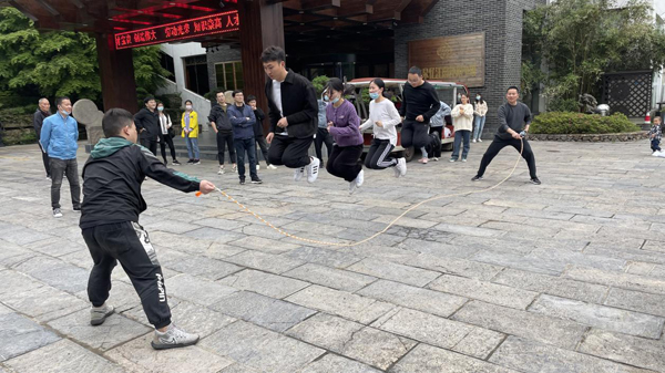 建材公司開(kāi)展“五四”青年節(jié)活動(dòng) 建材公司開(kāi)展“五四”青年節(jié)活動(dòng)